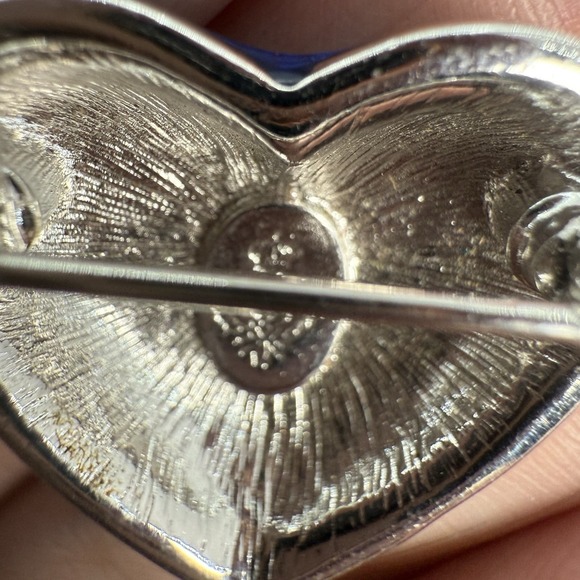 SIGN PREMIER DESIGNS CLEAR RHINESTONE RED BLUE ENAMEL HEART BROOCH VINTAGE - Picture 5 of 6